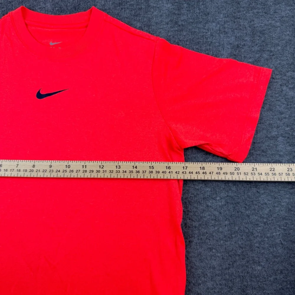 Nike Dri-FIT Training Shirt Men's Size M Red Short‎ Sleeve Swoosh Logo Tee